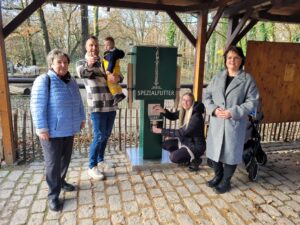Futterautomat Spende Förderverein Übergabe